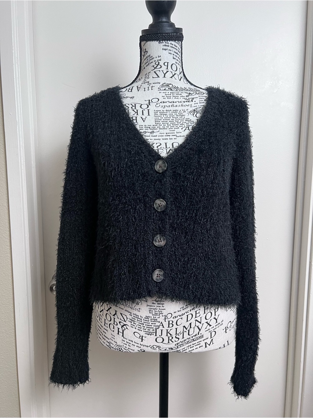 Stitch & Pine Black Fuzzy Eyelash Knit Cropped Cardigan Sweater Small